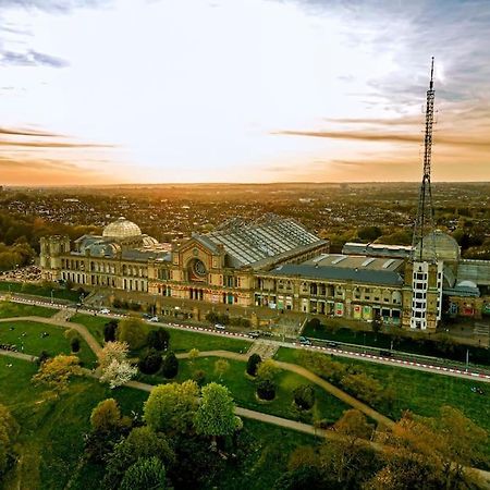 Entire Apartment Alexandra Palace, London Luaran gambar